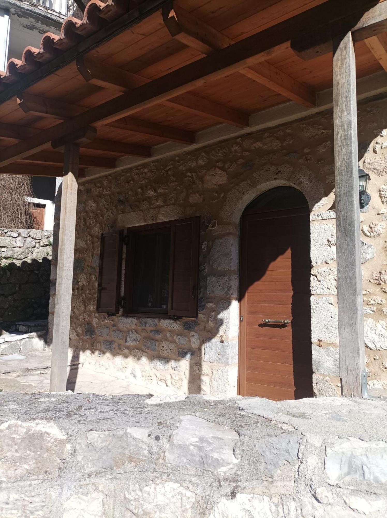 ο θολοσ Stemnitsa